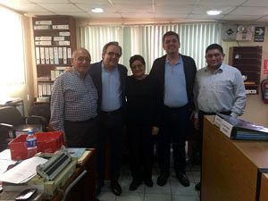Con la Sra. Luz Columbus y su familia. Más de 30 años gestionando Condominios en Lima.